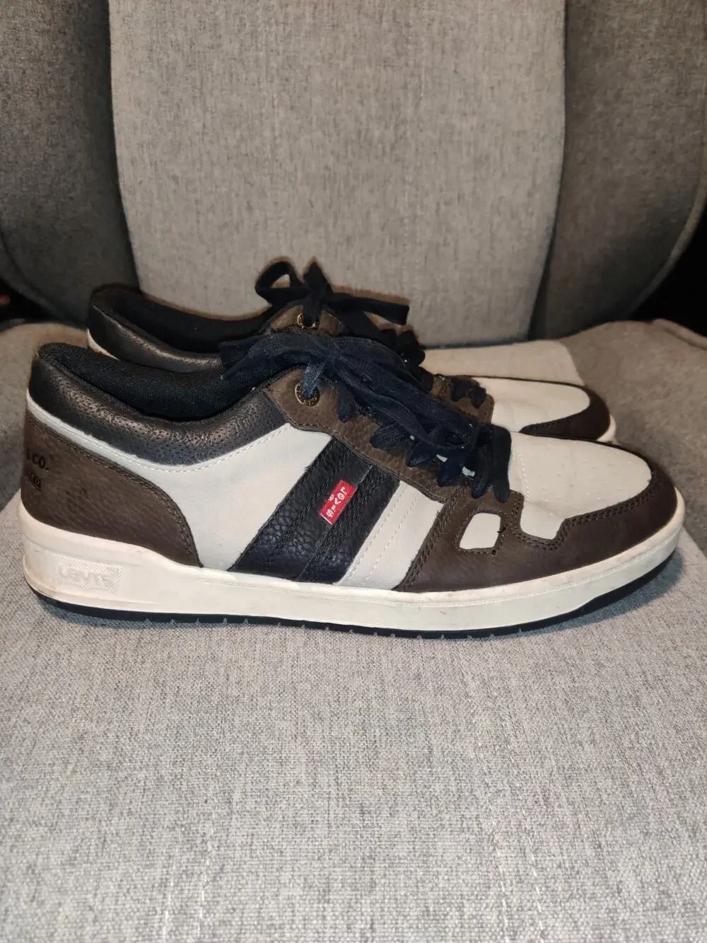 LEVI'S Men's 520 Low-Top BASKETBALL SNEAKERS COLOR BROWN/BONE SIZE 10